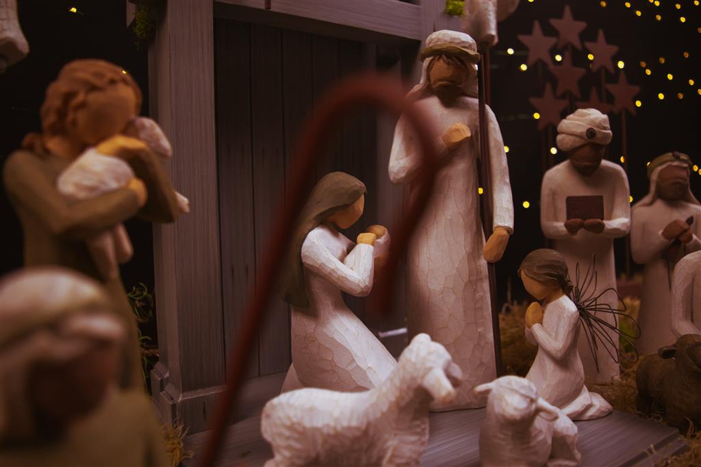 Advent Love: Moving into the Neighbourhood